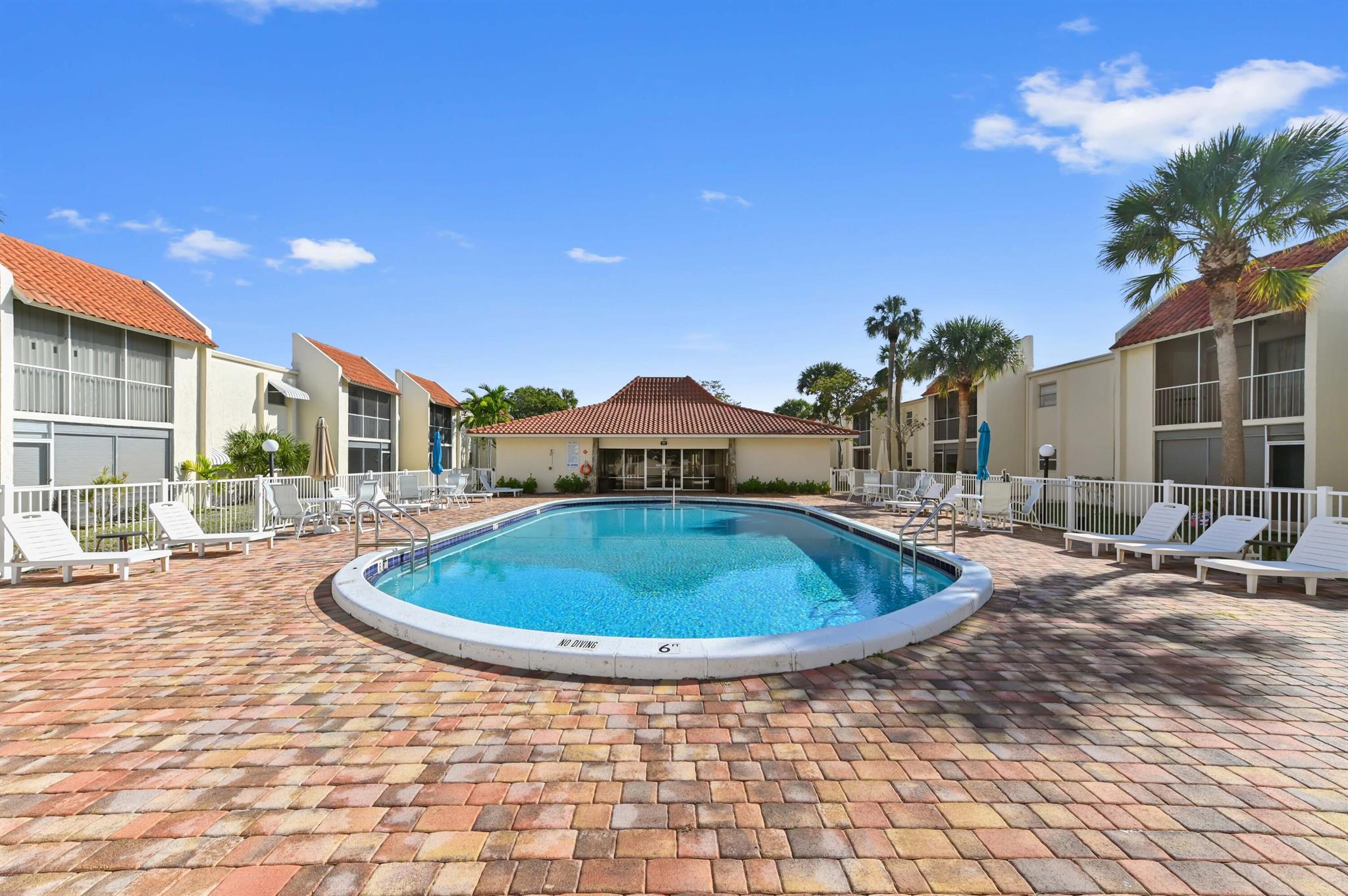 Deerfield Pines Condomini - Residential