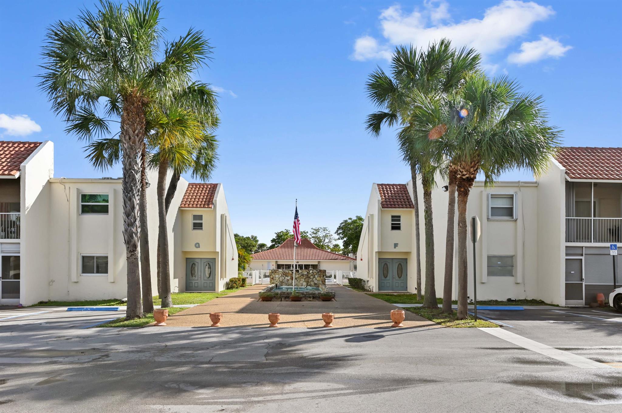 Deerfield Pines Condomini - Residential