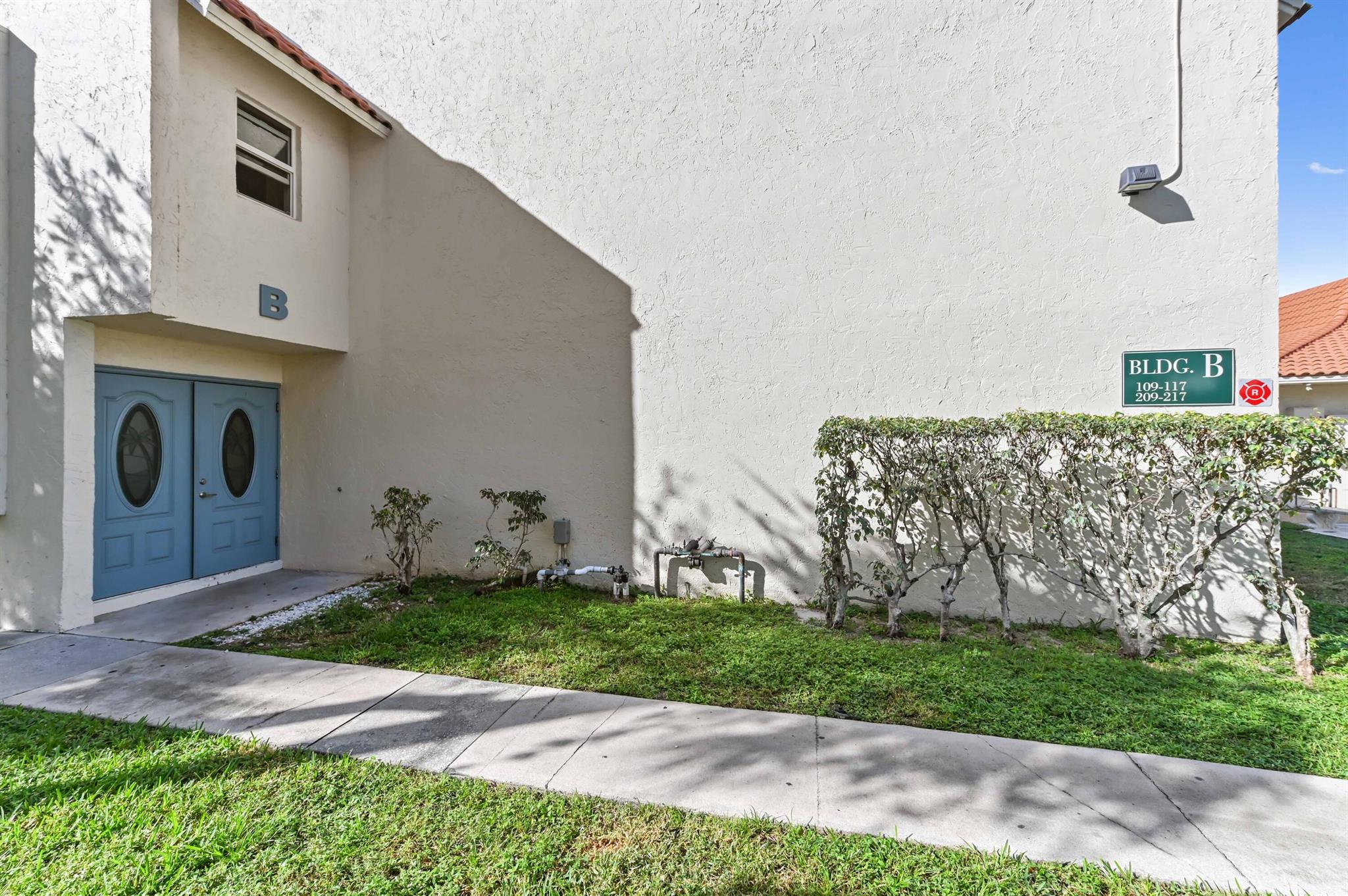 Deerfield Pines Condomini - Residential