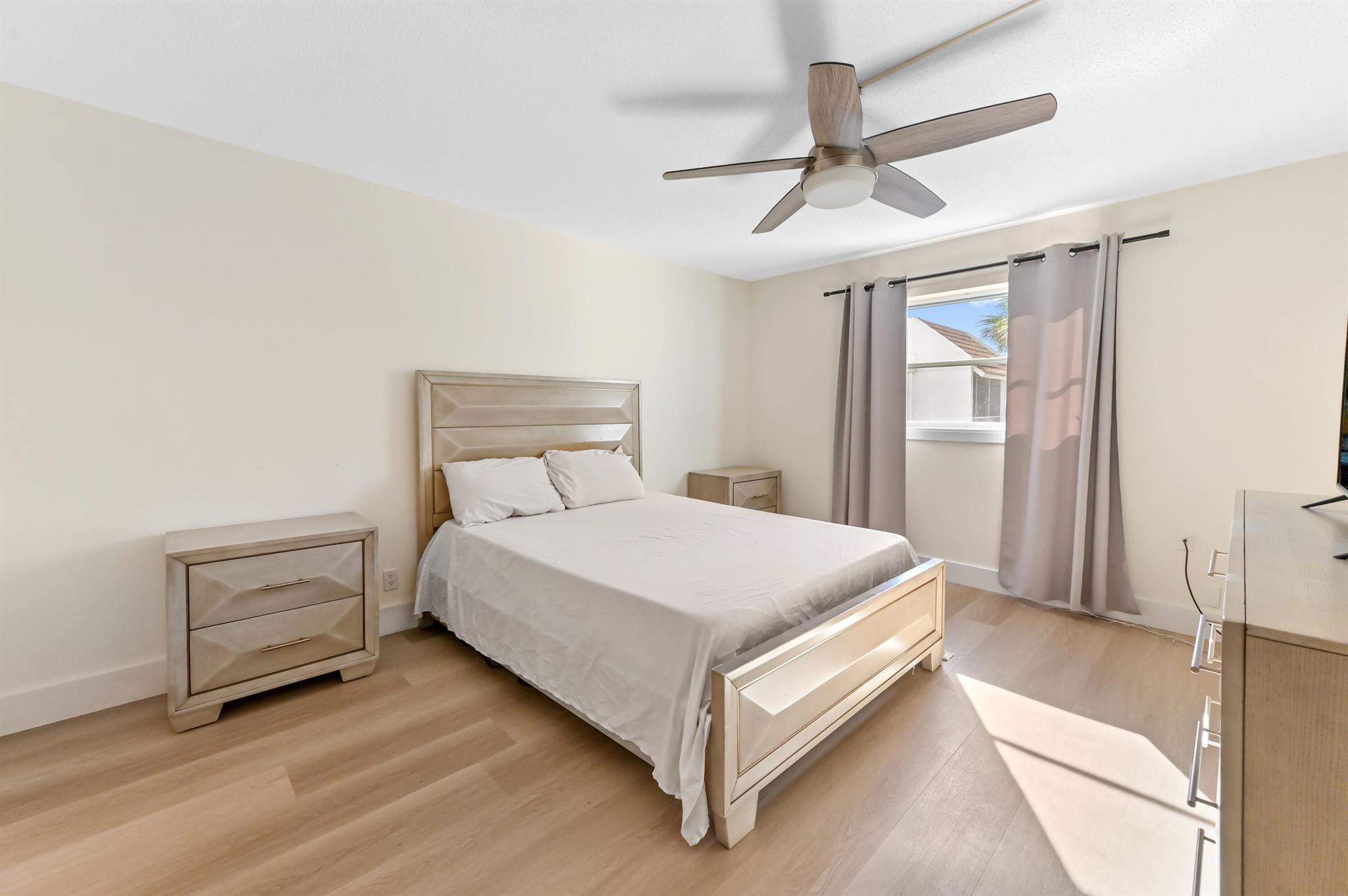 Deerfield Pines Condomini - Residential