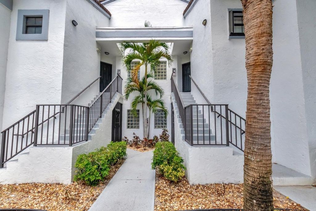 Photo of 5414 Venetia Court #G, Boynton Beach, FL 33437 (MLS # R11097747)