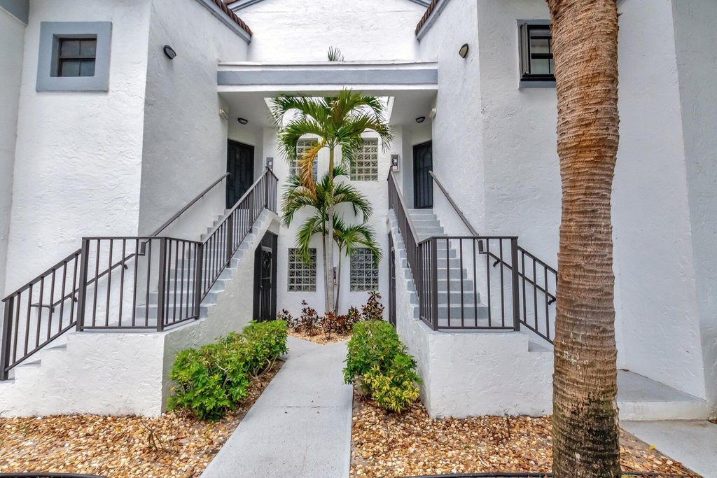 Photo of 5414 Venetia Court #G, Boynton Beach, FL 33437 (MLS # R11097747)