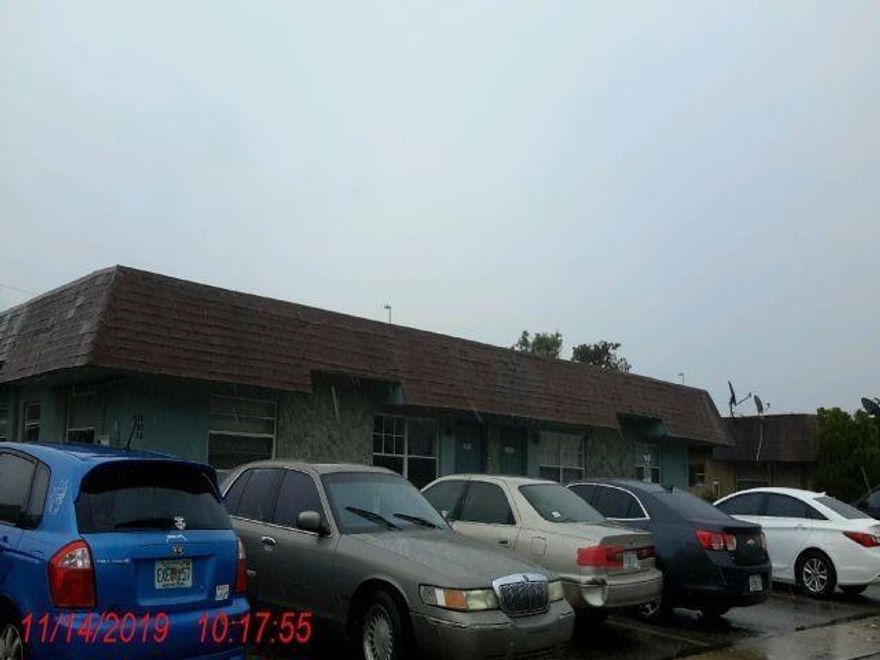 Must see 2/1. Freshly painted unit. centrally located will go fast.