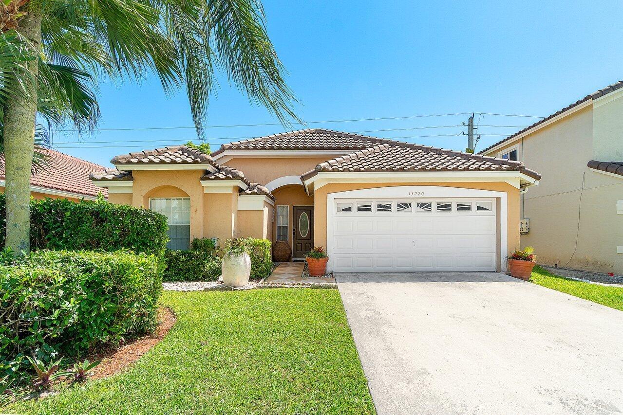 Available starting November 1st, 2025 for the season at $6,500 per month for a minimum of 6 months or for $8,500 per month for a minimum of 4 months. This beautifully furnished 3-bedroom, 2-bath single-family home offers a spacious split floor plan and is available for seasonal rental. Enjoy a screened-in private pool and a fully fenced yard, perfect for relaxing and entertaining. Additional features include: Prime central location Attached garage Interior washer and dryer Don't miss this comfortable and convenient seasonal retreat!