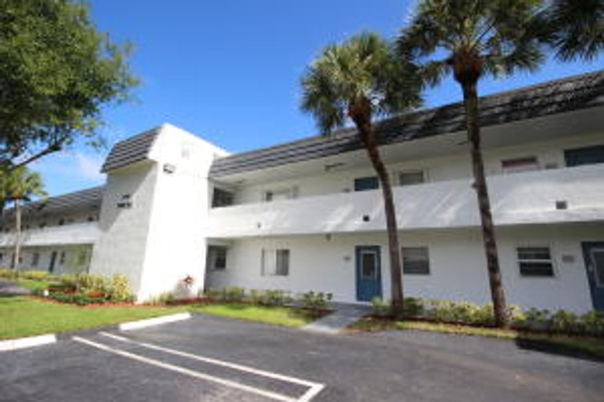 MINUTES FROM ATLANTIC AVE! UPGRADES, CLEAN & MOVE IN READY A MUST SEE!! EASY EASY EASY TO SHOW!! No age restrictions,Turn key, Brand new Carrier Ac System, accordian shutters on all windows- even patio, upgraded bathrooms, Neutral diagonal tile throughout,laundry room w/ full size washer dryer. HOA HAS RESERVES! New catwalks with more upgrades to come!! NO RENTAL RESTRICTIONS-INVESTORS WELCOME!!!! BRING YOUR DOG UP TO 40LBS!! Tenant occupied only until November 30th.