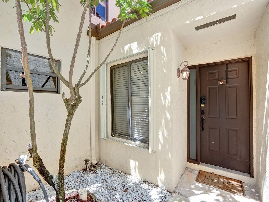 Photo of 23 Via De Casas Sur #104, Boynton Beach, FL 33426 (MLS # F10435111)