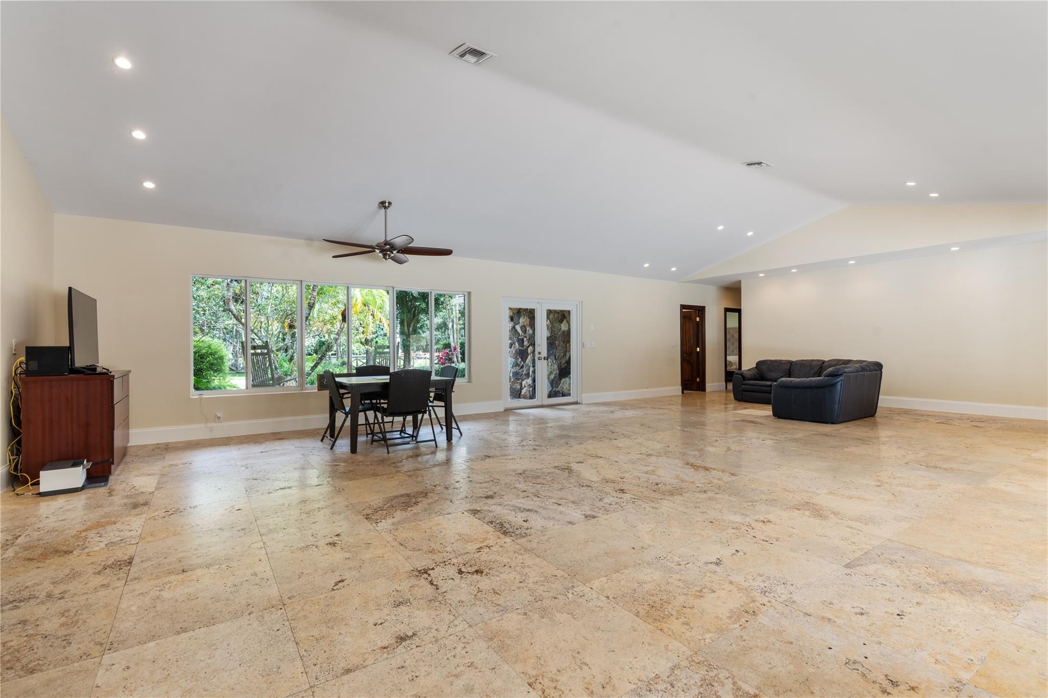 SUNSHINE RANCHES - Residential