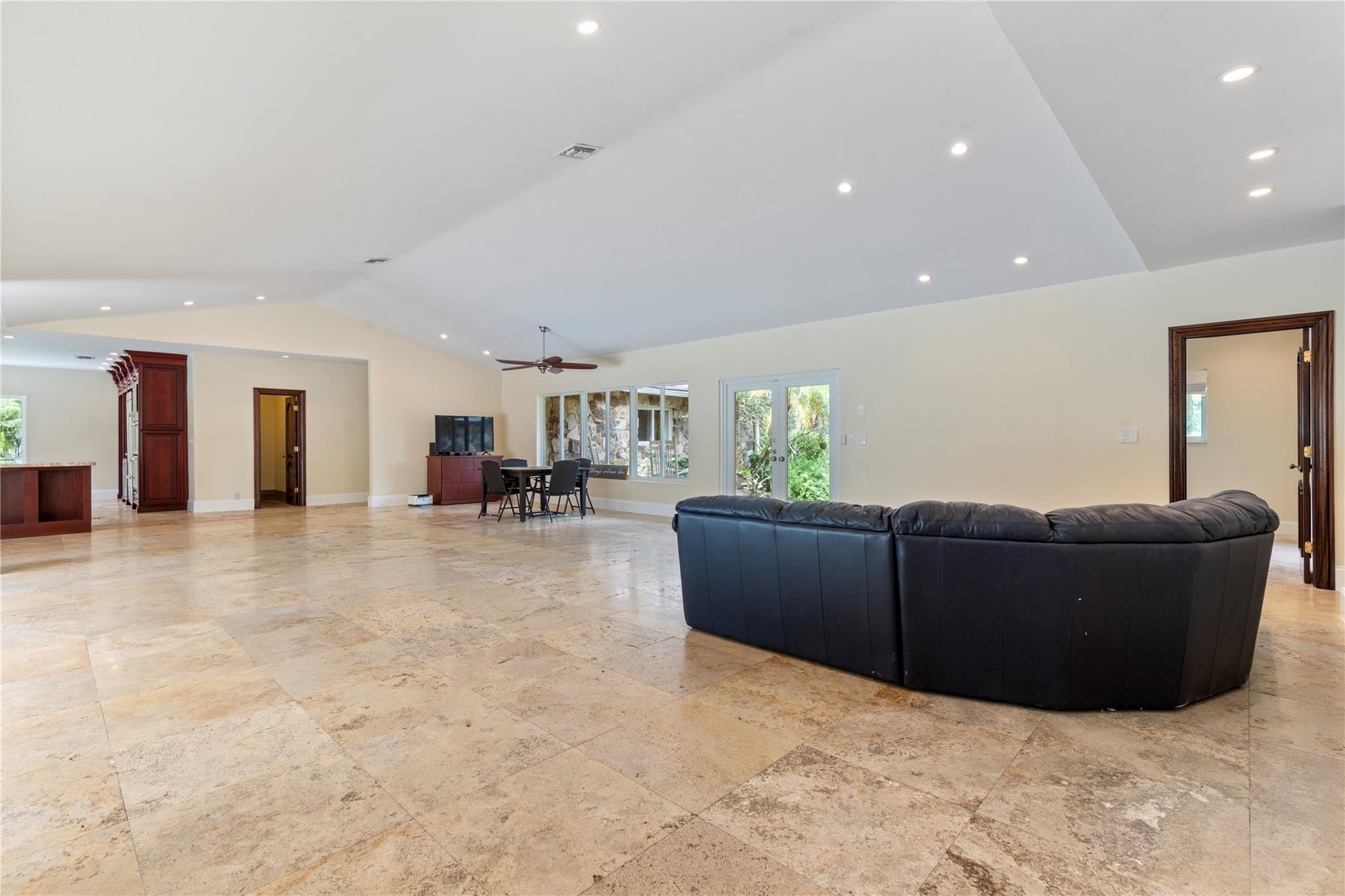 SUNSHINE RANCHES - Residential