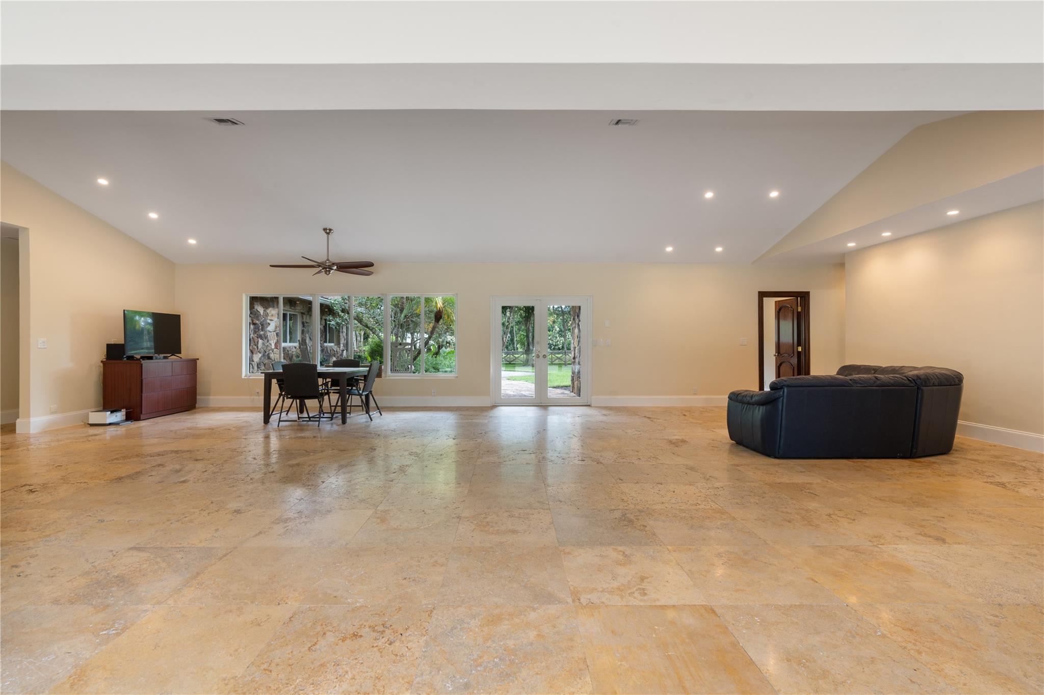 SUNSHINE RANCHES - Residential