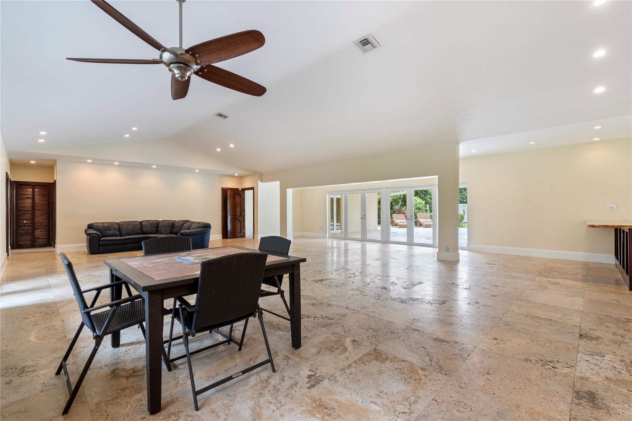 SUNSHINE RANCHES - Residential