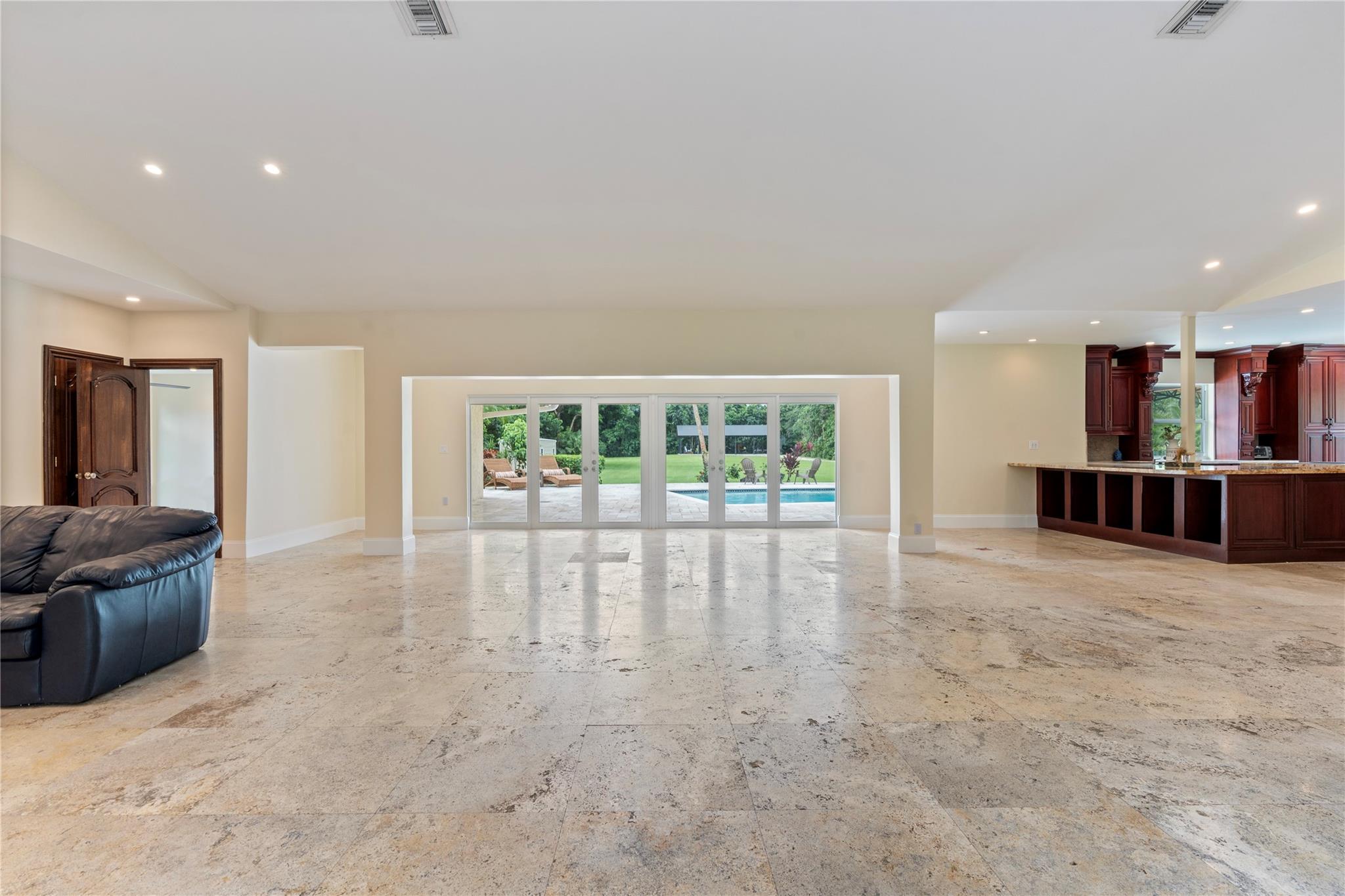 SUNSHINE RANCHES - Residential