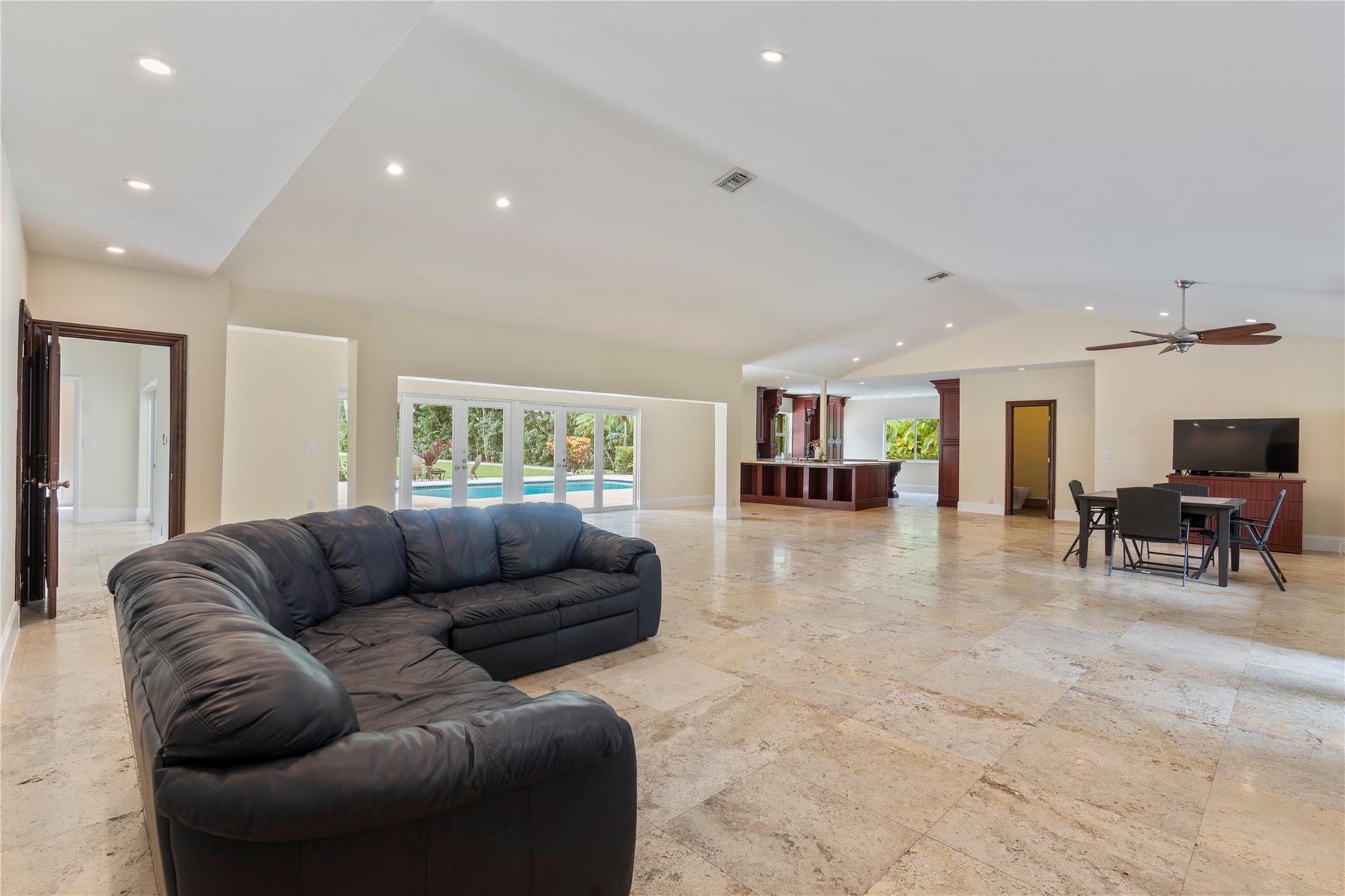 SUNSHINE RANCHES - Residential