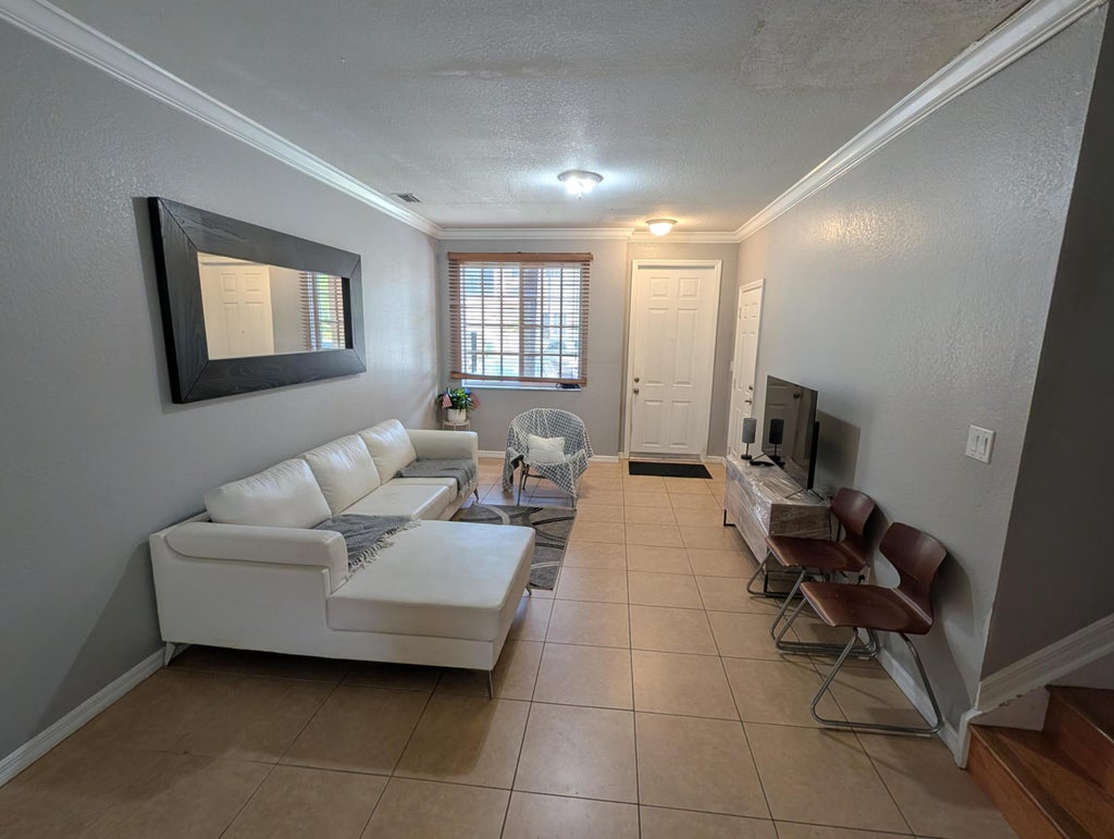 Photo of 238 SE 2ND Avenue, Hallandale Beach, FL 33009 (MLS # B26061358)