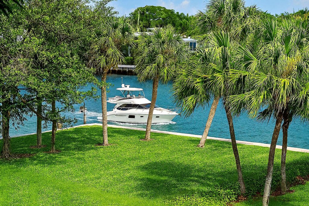 Photo of 100 SE 5th Avenue #302, Boca Raton, FL 33432 (MLS # R11150576)