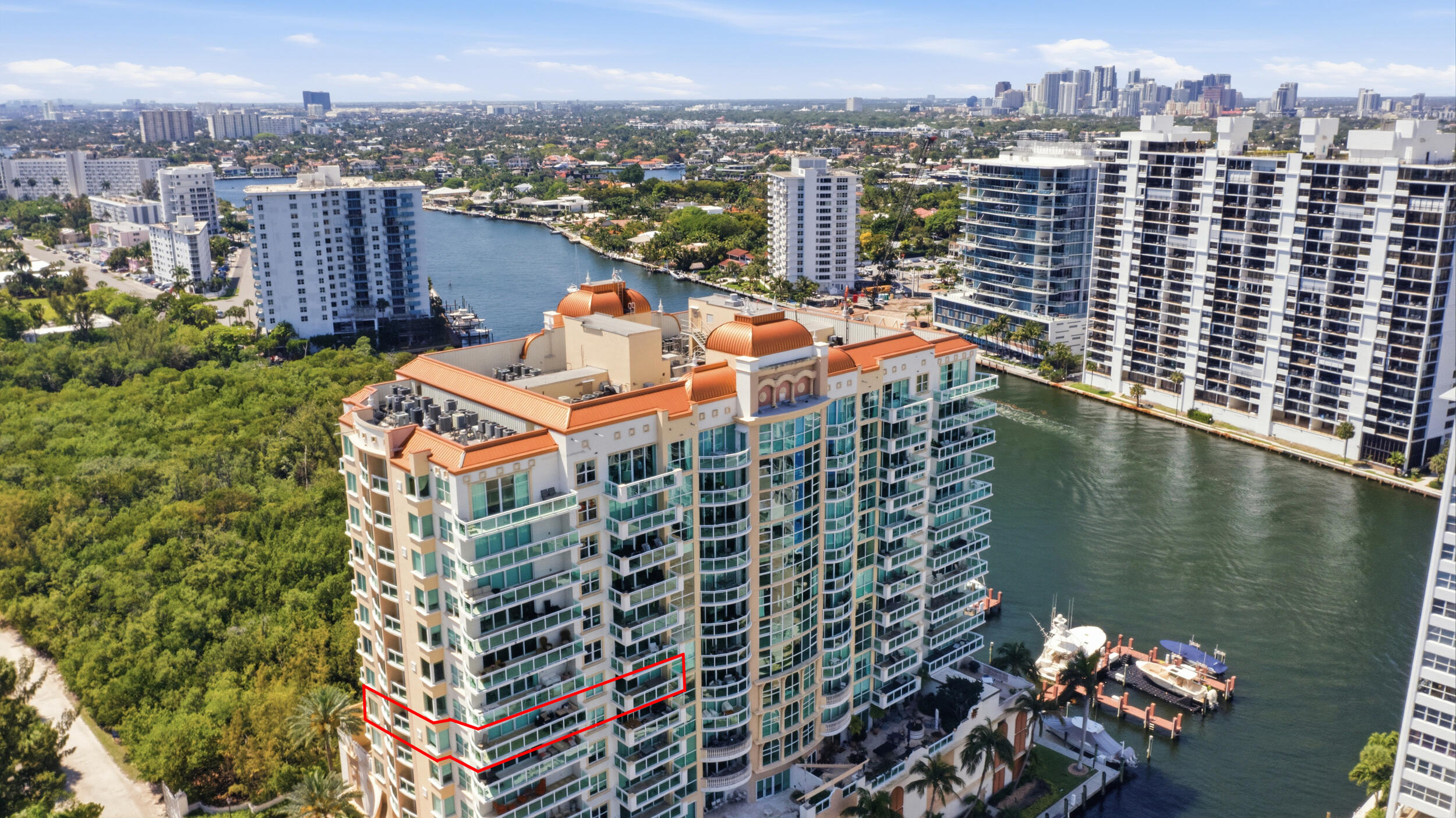 LE CLUB INTERNATIONAL CONDO - Residential