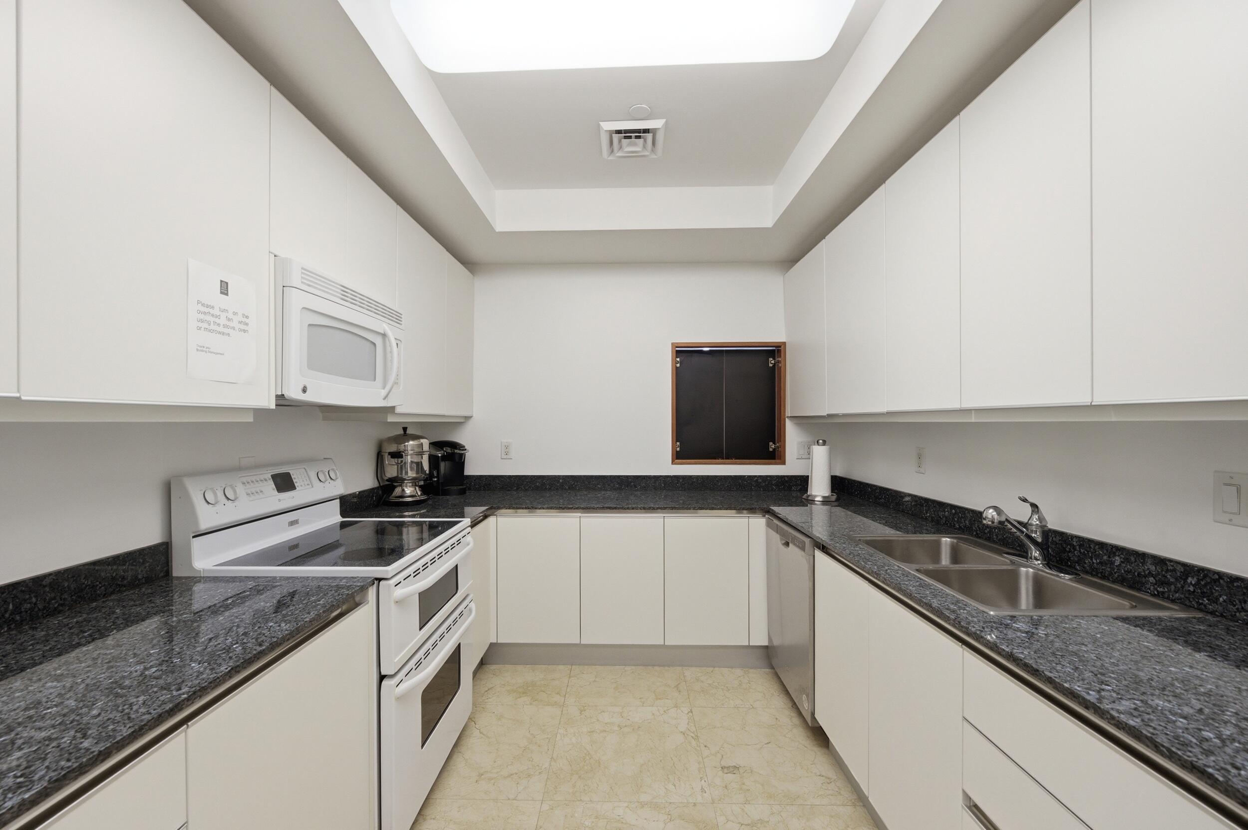 LE CLUB INTERNATIONAL CONDO - Residential