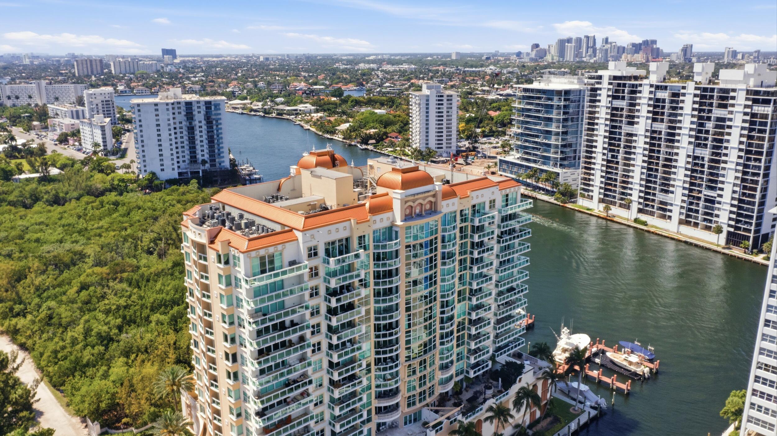 LE CLUB INTERNATIONAL CONDO - Residential