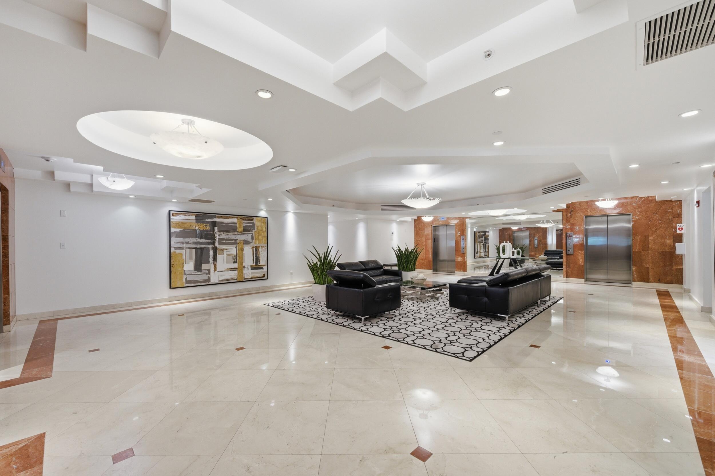 LE CLUB INTERNATIONAL CONDO - Residential