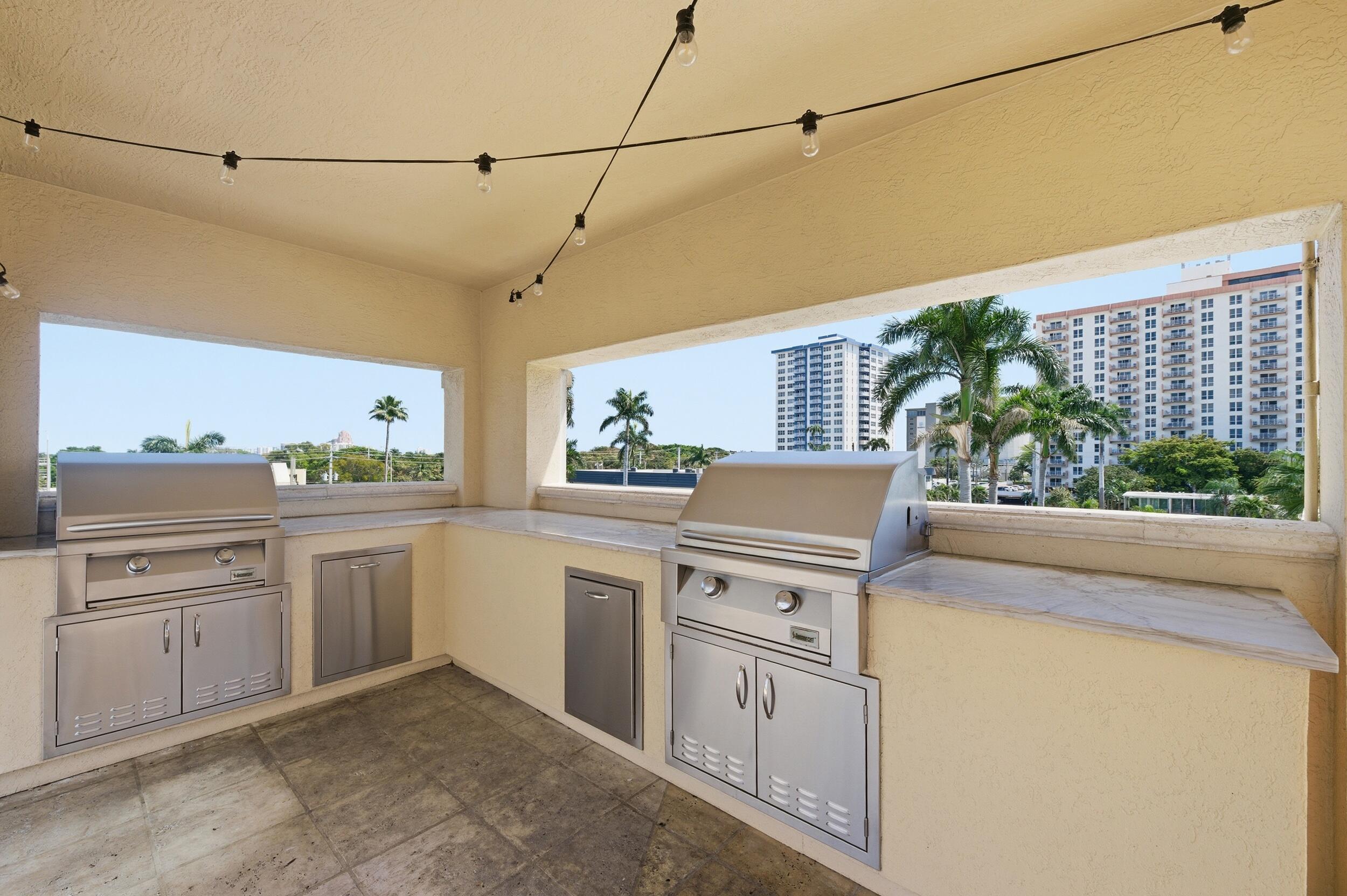 LE CLUB INTERNATIONAL CONDO - Residential