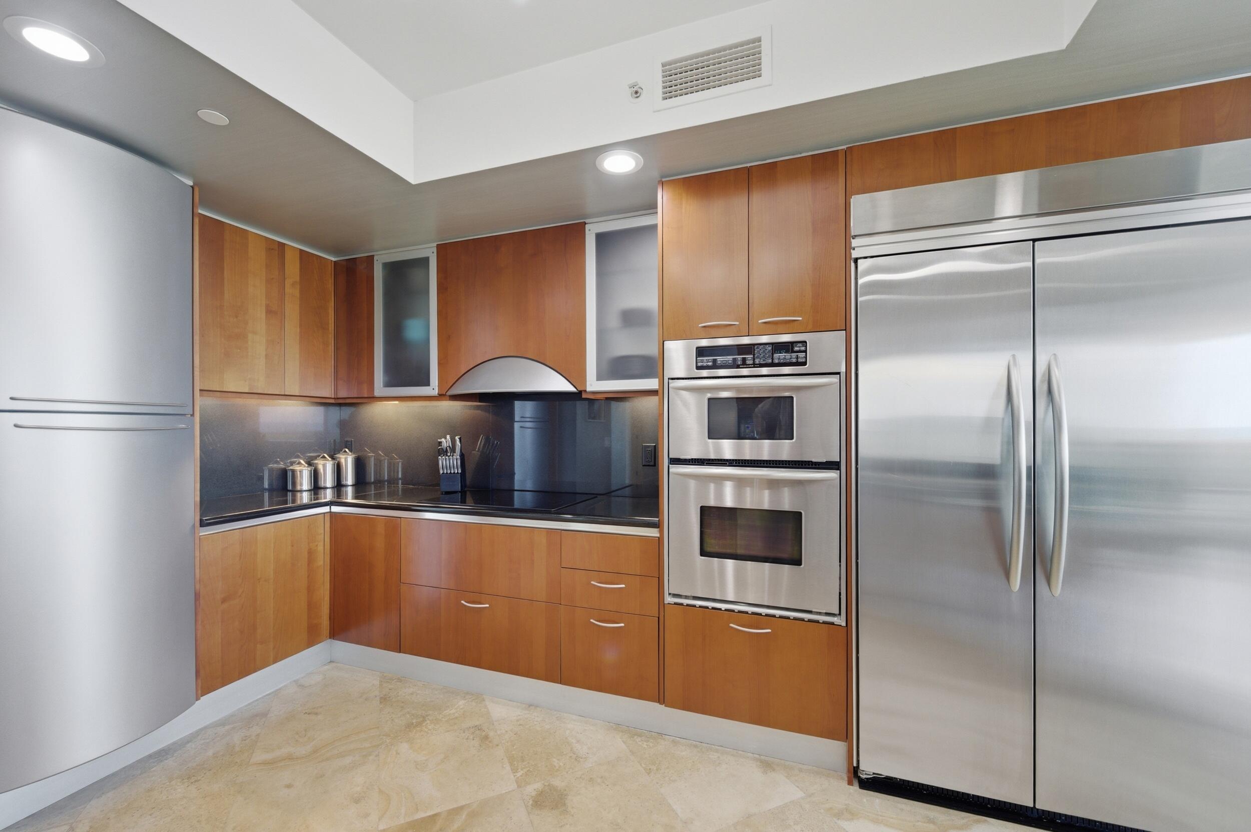 LE CLUB INTERNATIONAL CONDO - Residential