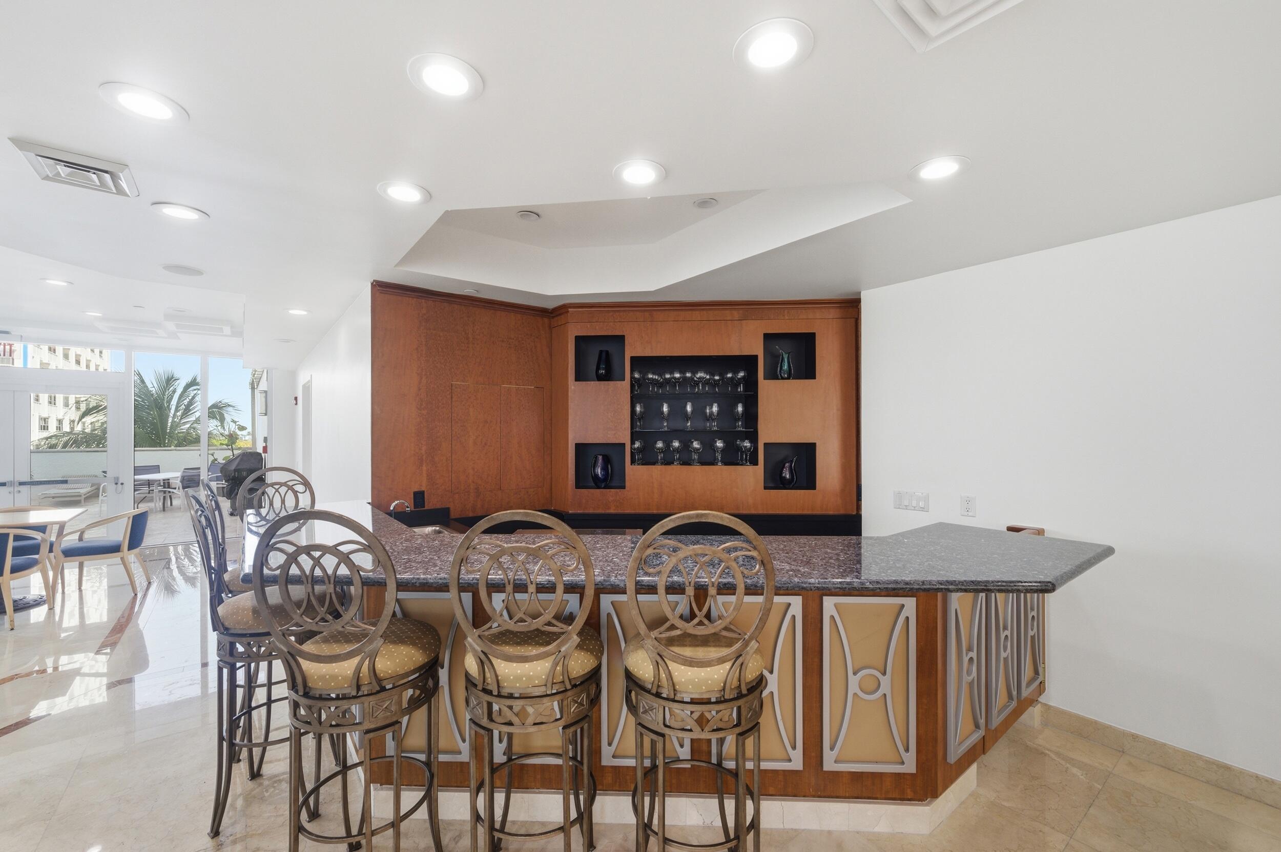 LE CLUB INTERNATIONAL CONDO - Residential