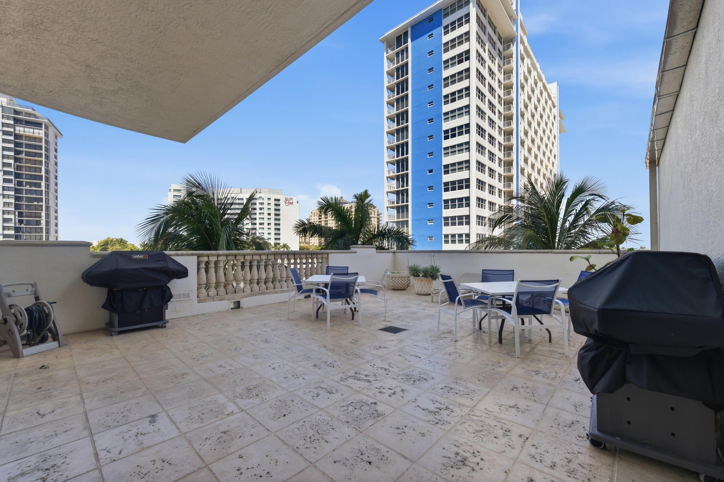 LE CLUB INTERNATIONAL CONDO - Residential