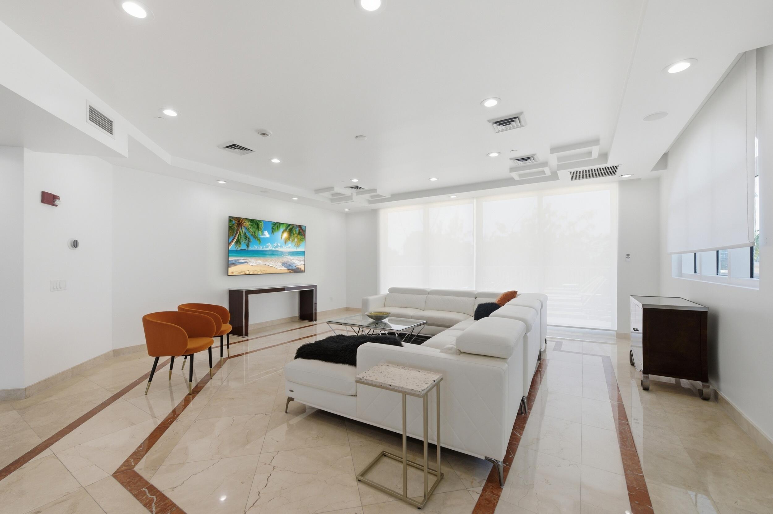 LE CLUB INTERNATIONAL CONDO - Residential