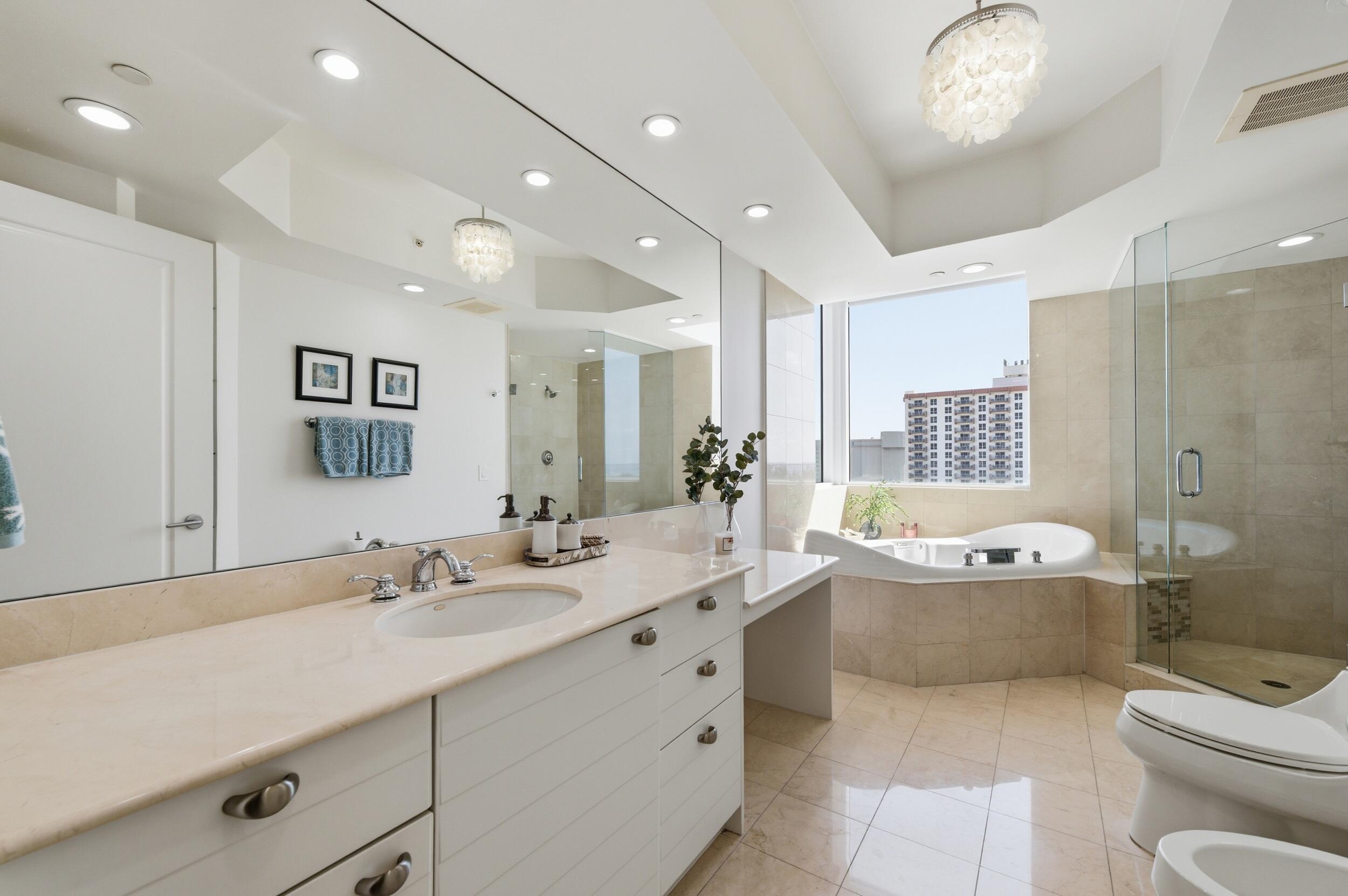 LE CLUB INTERNATIONAL CONDO - Residential