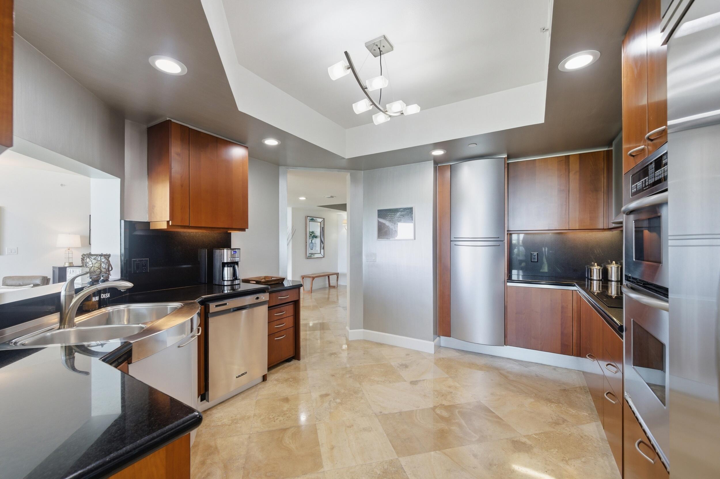 LE CLUB INTERNATIONAL CONDO - Residential