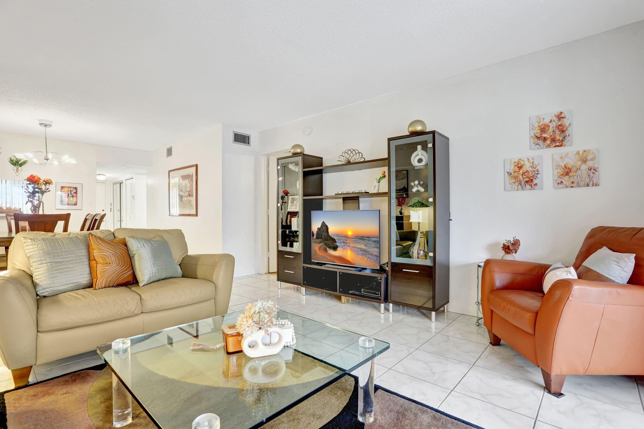 3581 Inverrary Dr 403