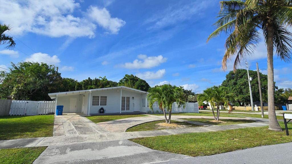 Photo of 887 W Duval Street, Lantana, FL 33462 (MLS # B26028939)