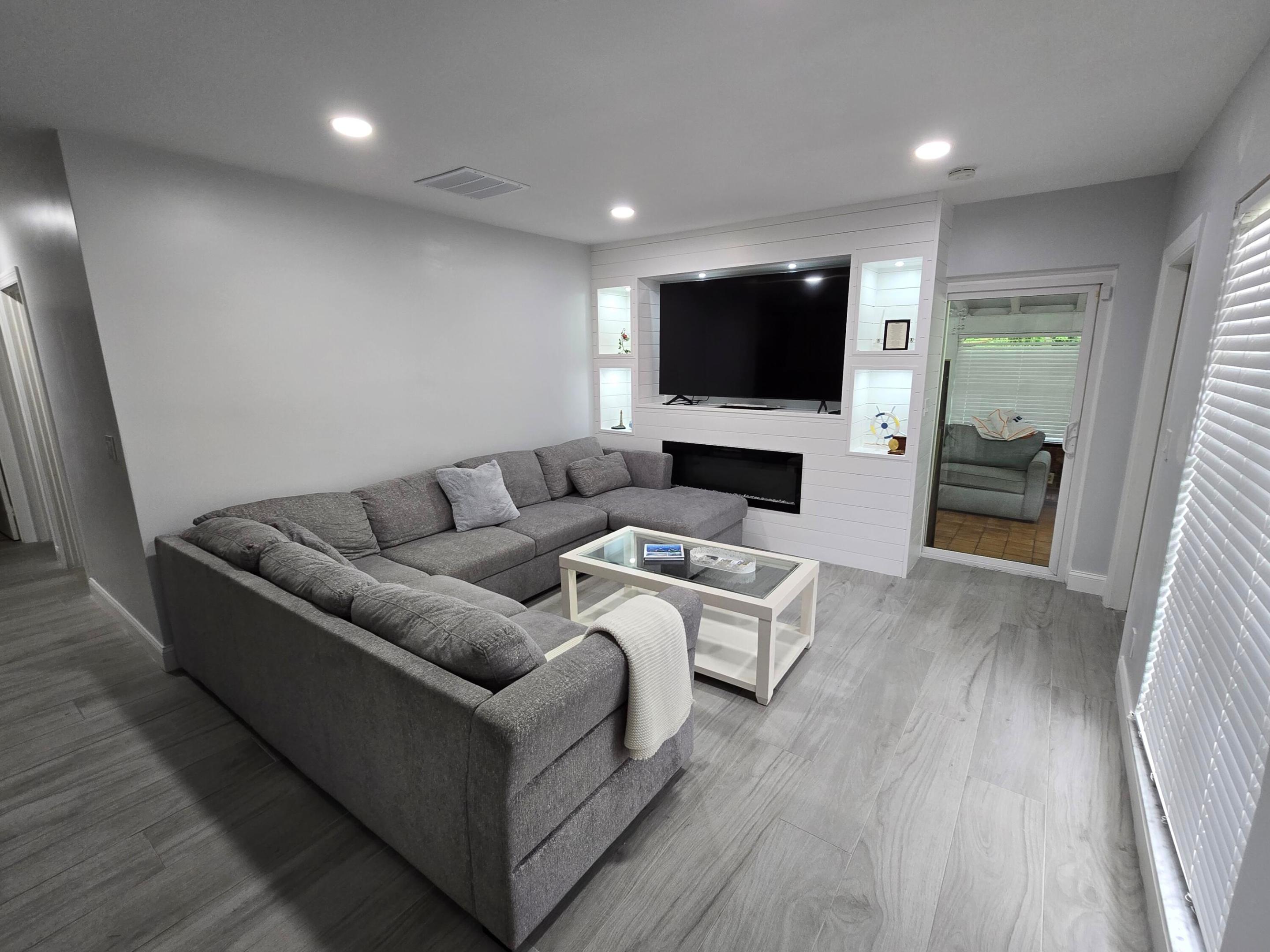 LANTANA HGTS PL 6 IN - Residential Lease