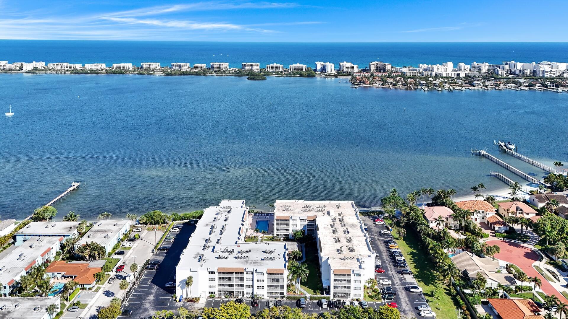 PALM LAKE - Residential