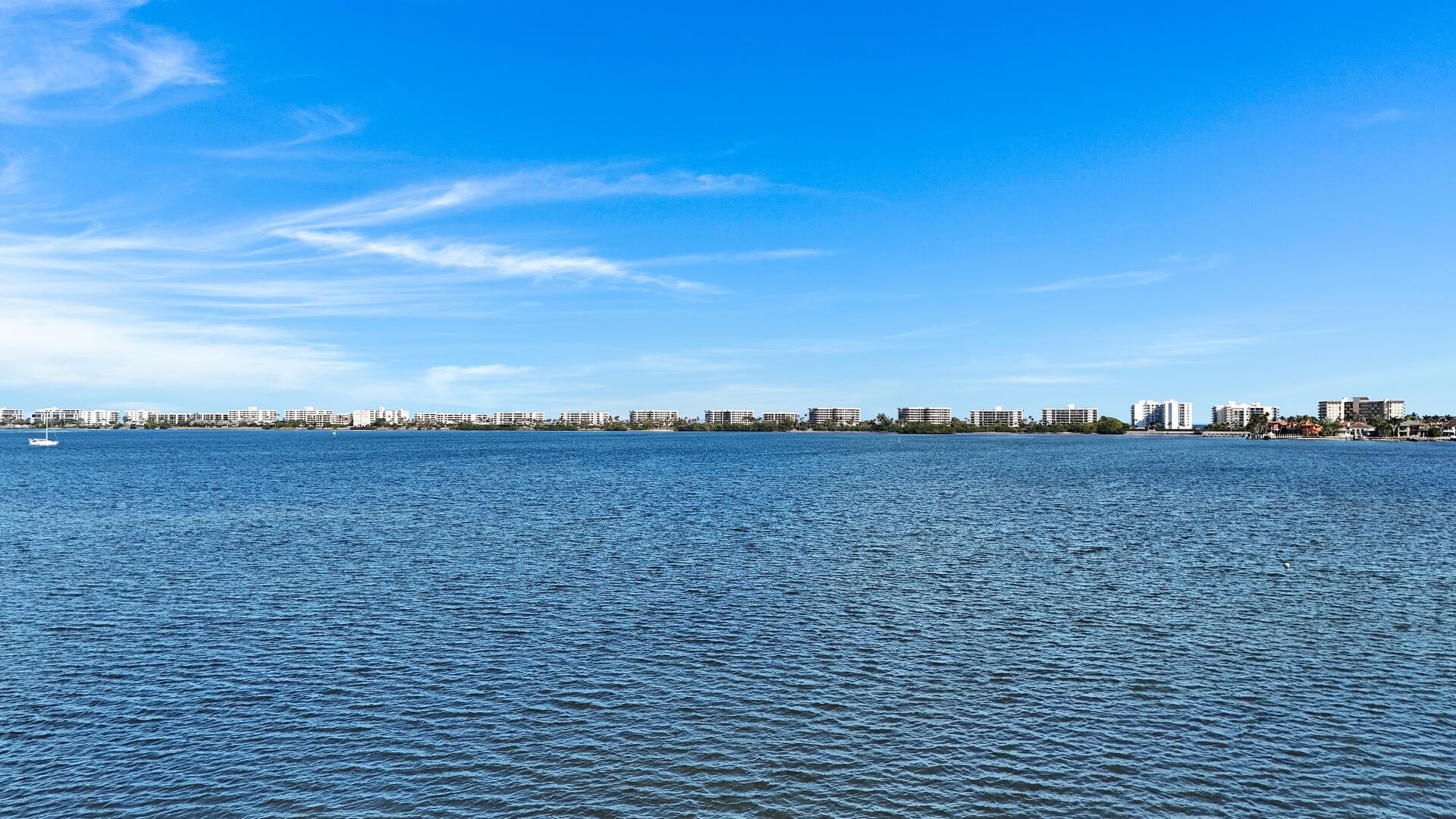 PALM LAKE - Residential