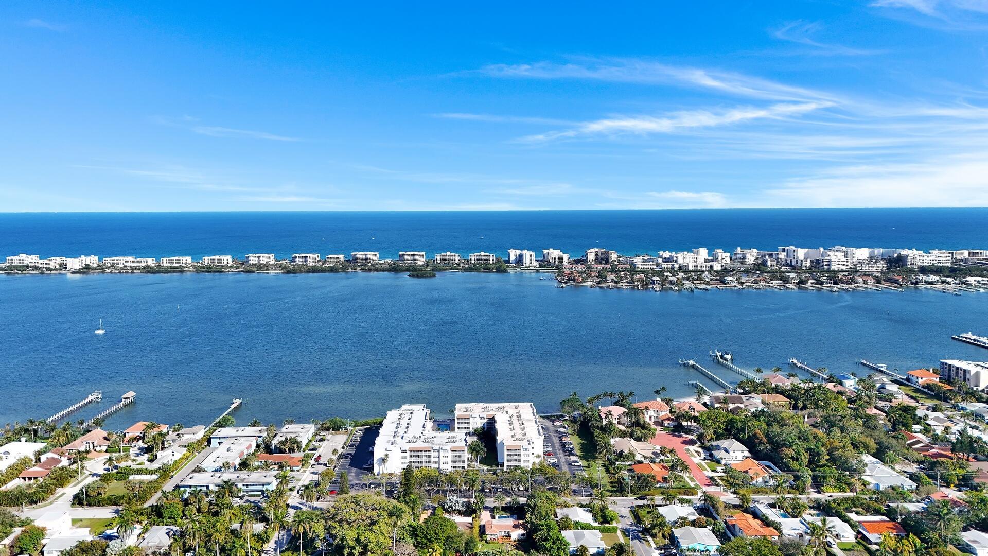 PALM LAKE - Residential