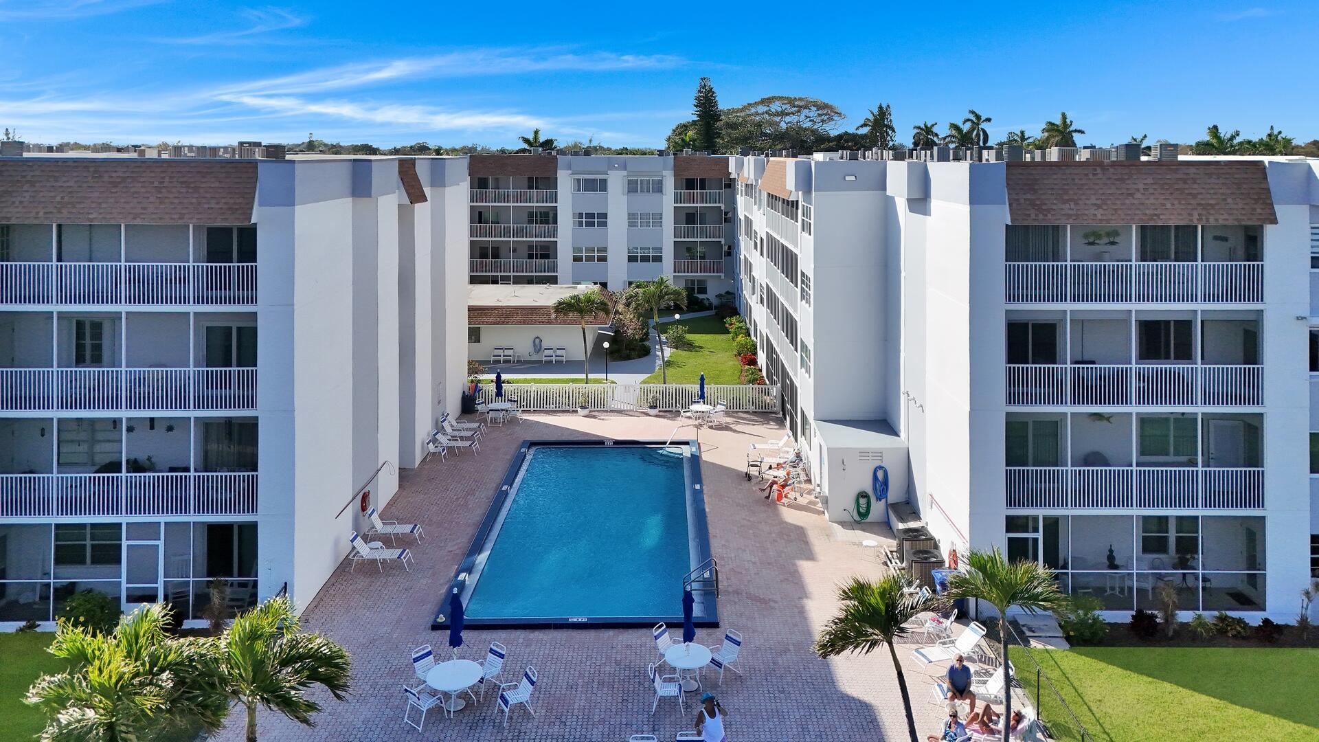 PALM LAKE - Residential