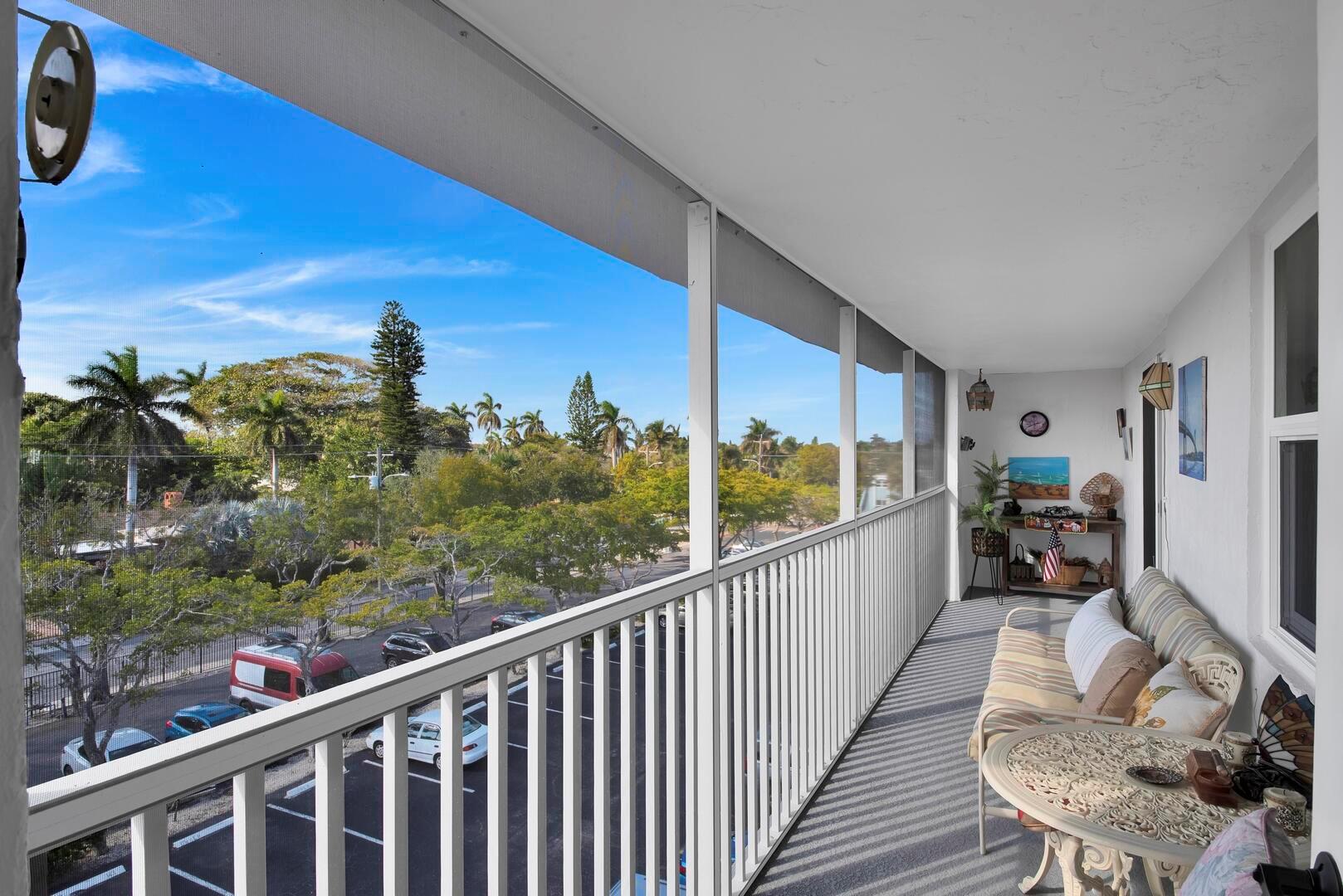 PALM LAKE - Residential
