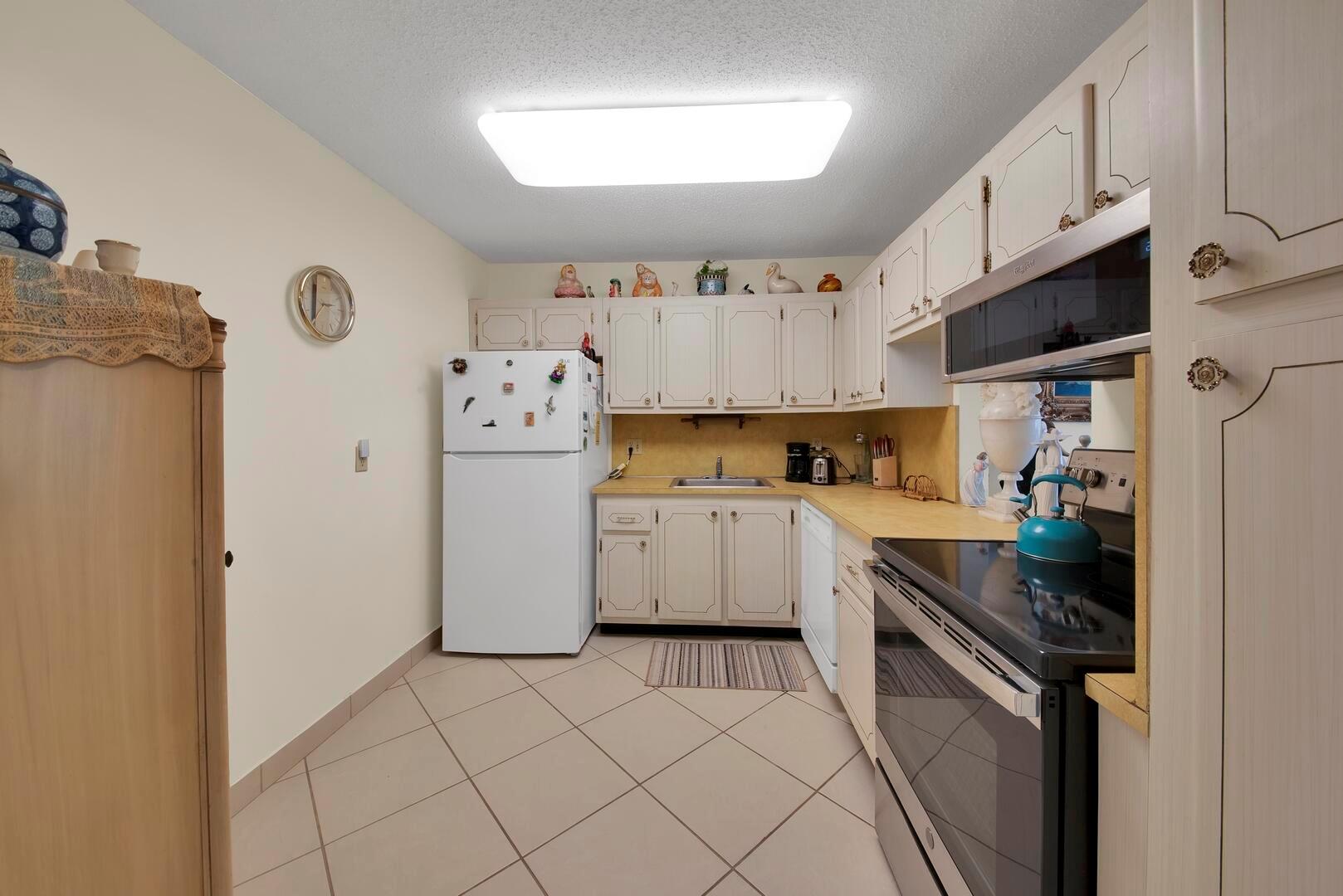 PALM LAKE - Residential
