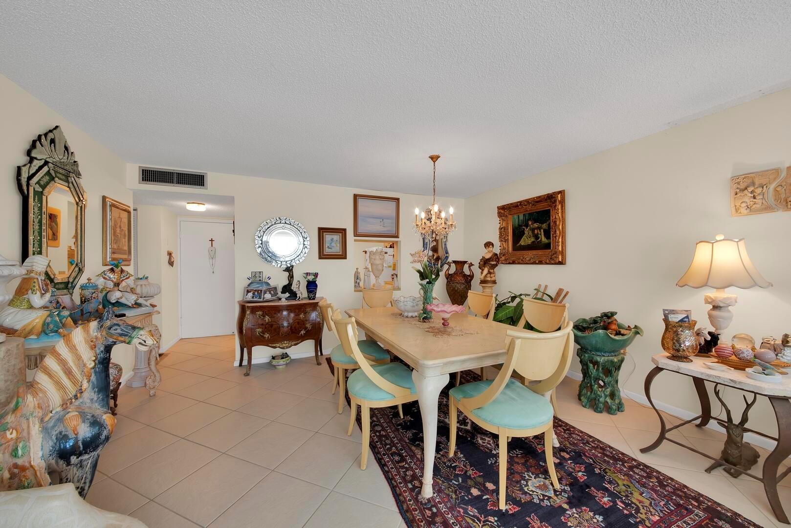 PALM LAKE - Residential