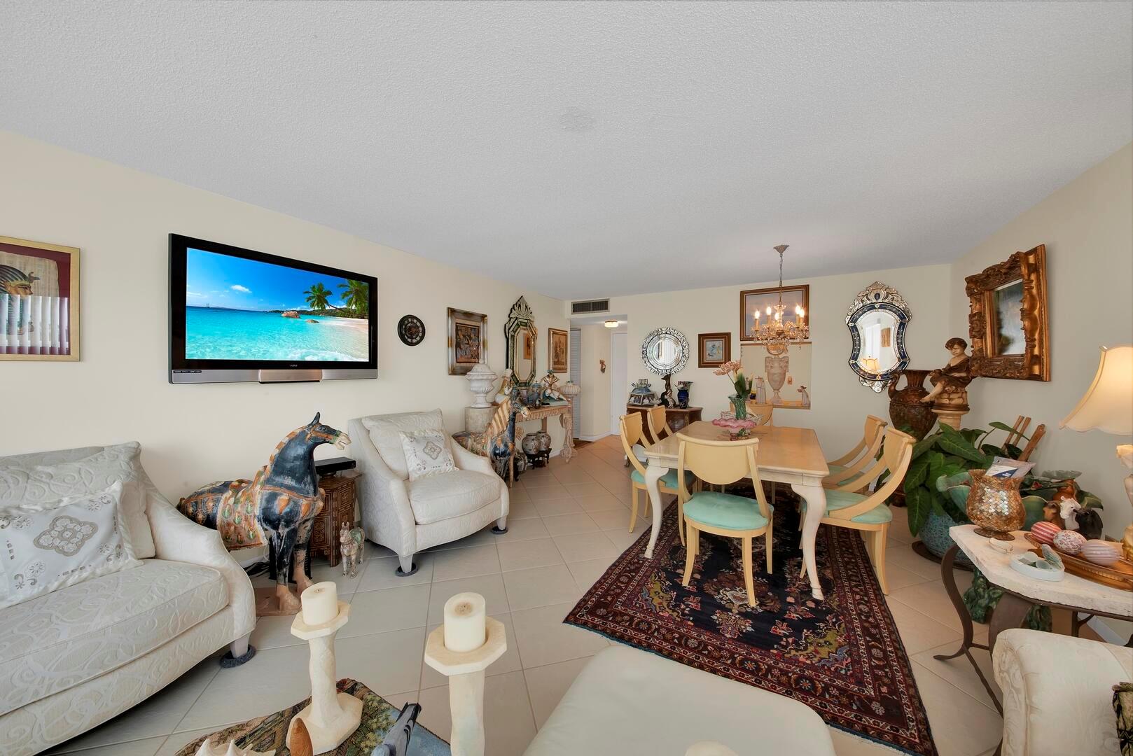 PALM LAKE - Residential