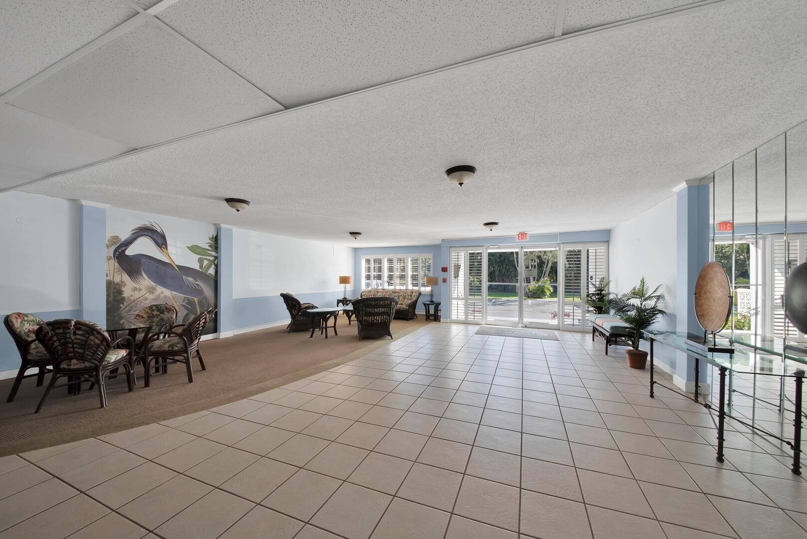 PALM LAKE - Residential