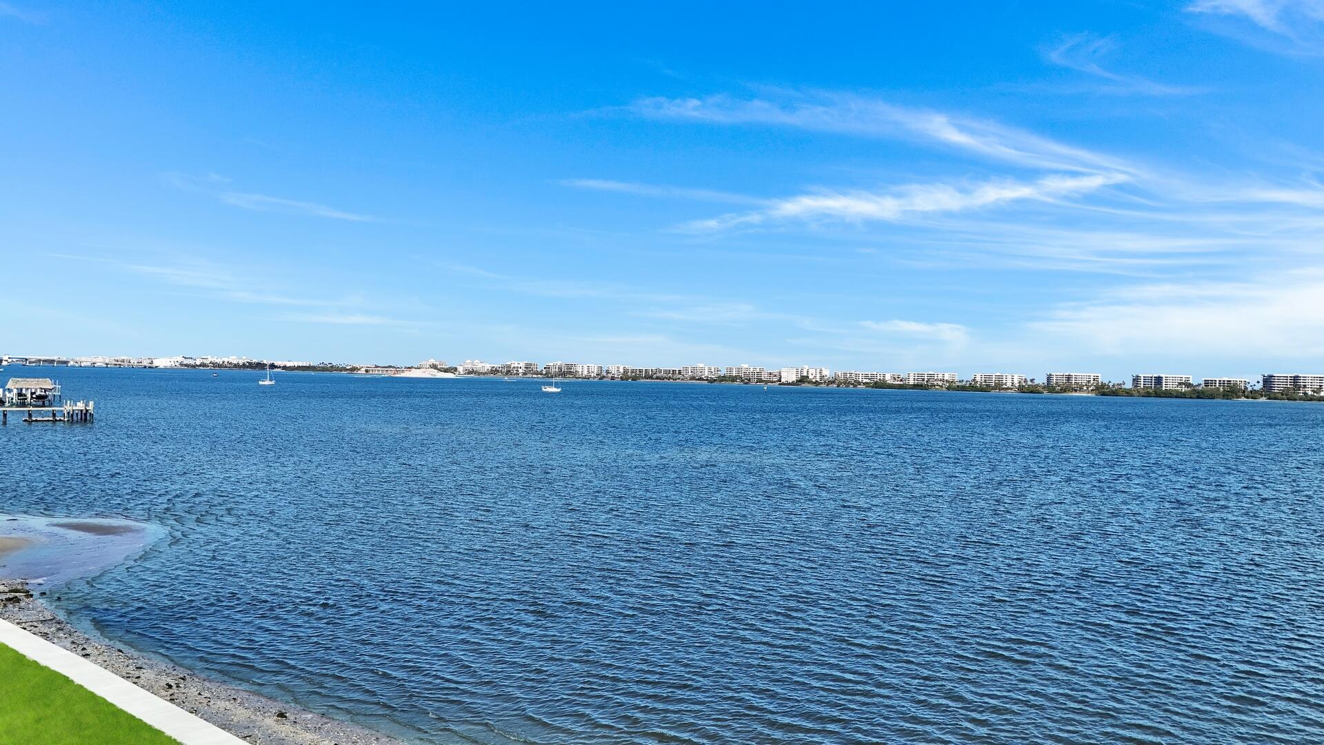 PALM LAKE - Residential