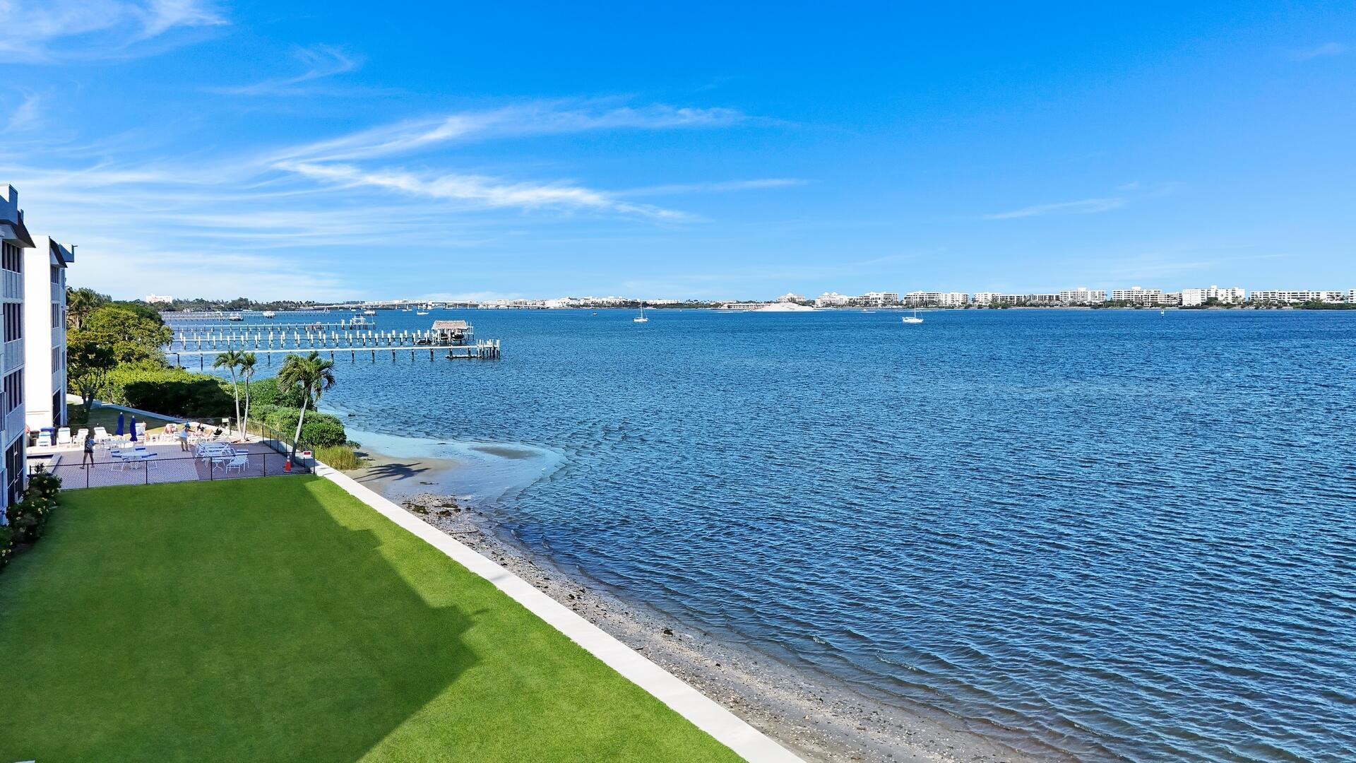 PALM LAKE - Residential