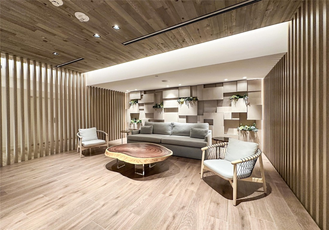 Roney Palace - Residential