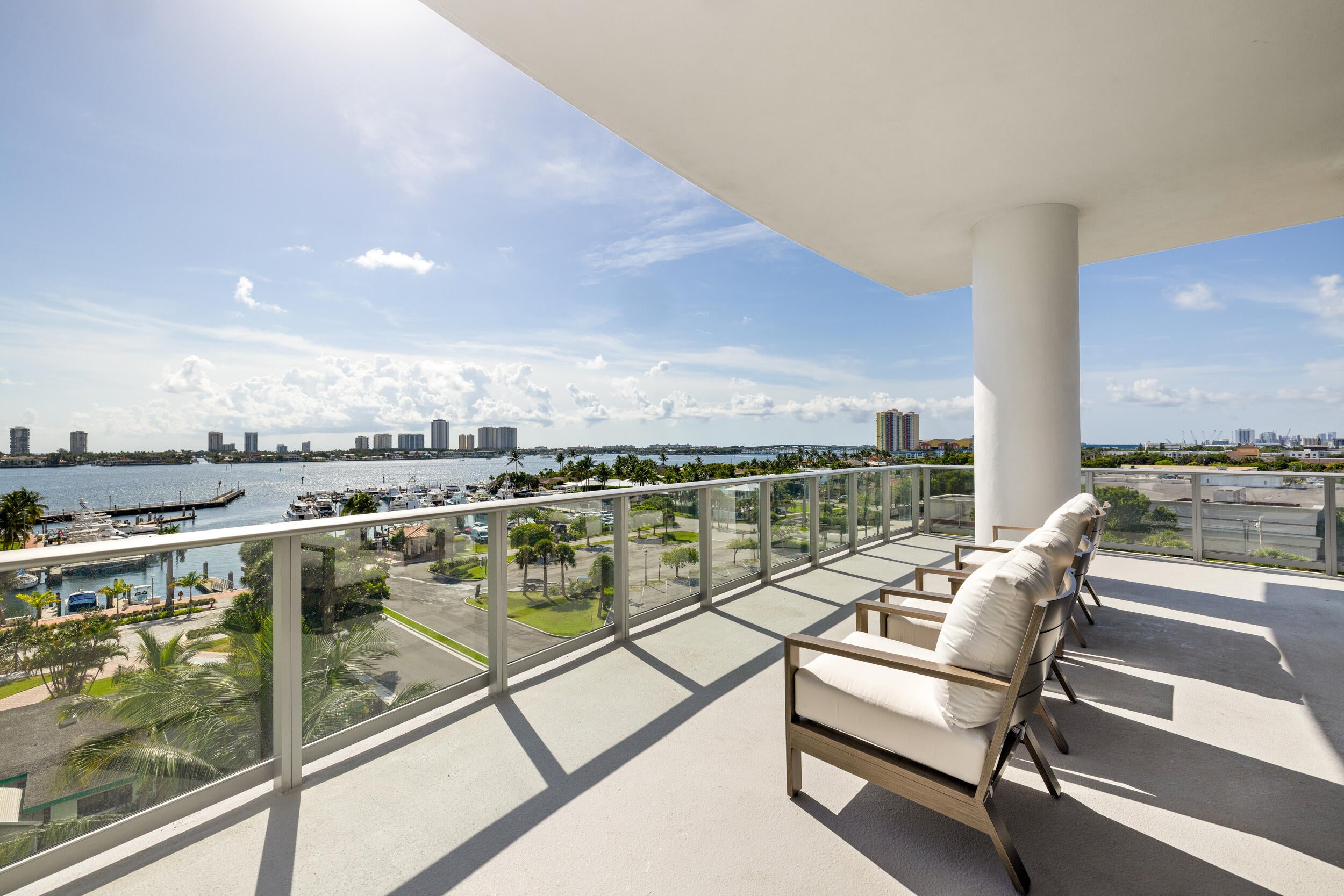 220 LAKE SHORE Drive 612