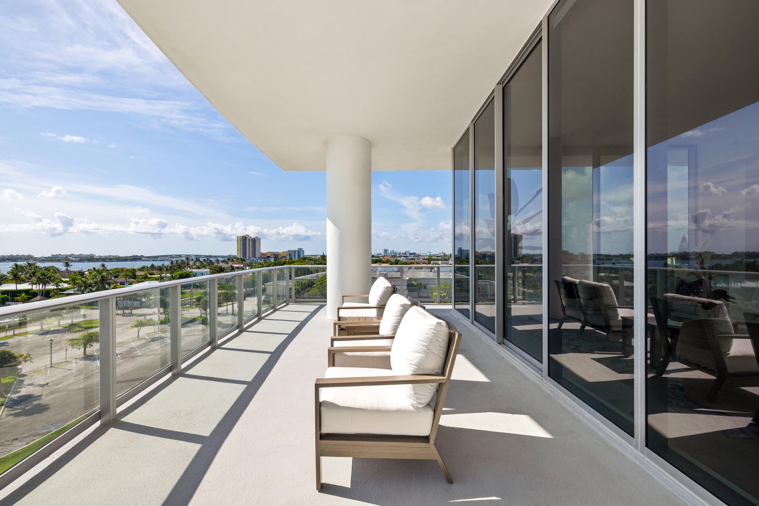 220 LAKE SHORE Drive 612