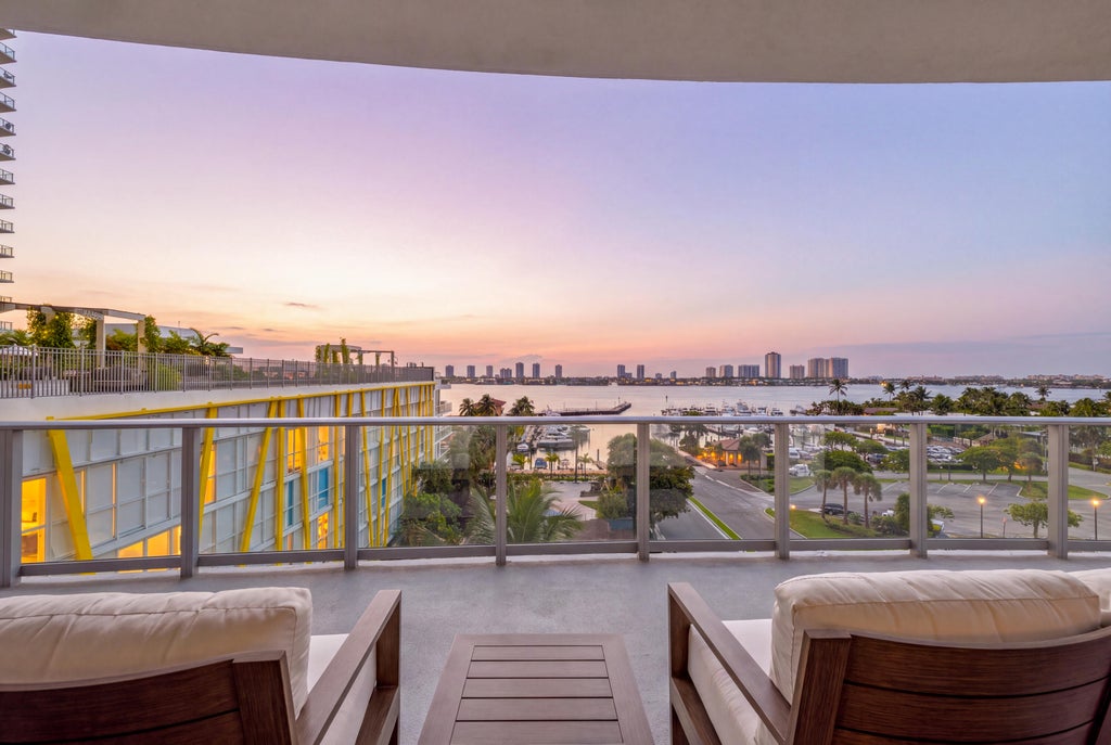 Photo of 220 LAKE SHORE Drive #612, West Palm Beach, FL 33403 (MLS # B26083571)