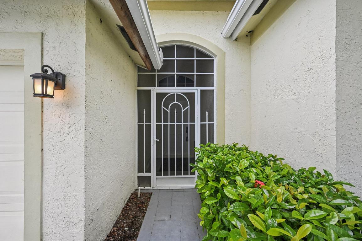 7184 SE Magellan Lane