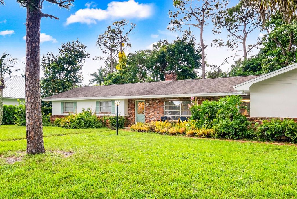 Photo of 5528 Hibiscus Road, Jupiter, FL 33458 (MLS # R10909048)