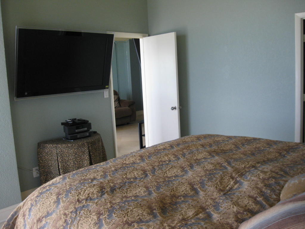 HIBISCUS BY THE SEA CONDOMINIUM - Residential Lease